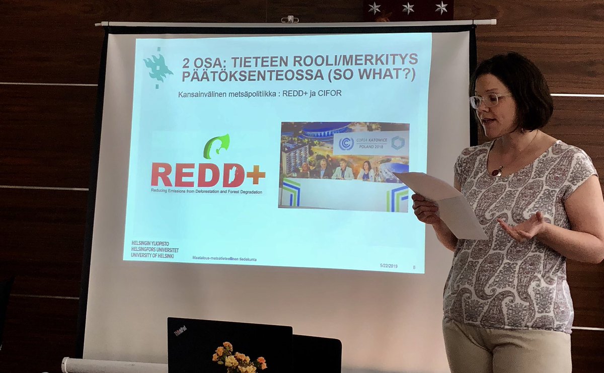 PetriPellikka's tweet photo. Hämäläisten ylioppilassäätiö jakoi vuoden 2018 tutkimusstipendit @helsinkiuni ja @hamis1653 opiskelijoille. Metsätieteen tohtorikoulutettava Maria Ojanen sai apurahan metsäpolitiikan tutkimuksellensa tutkimustiedon käytöstä päätöksenteossa. @cifor @brockhaus_maria #osakunta https://t.co/ya61X5XsEy