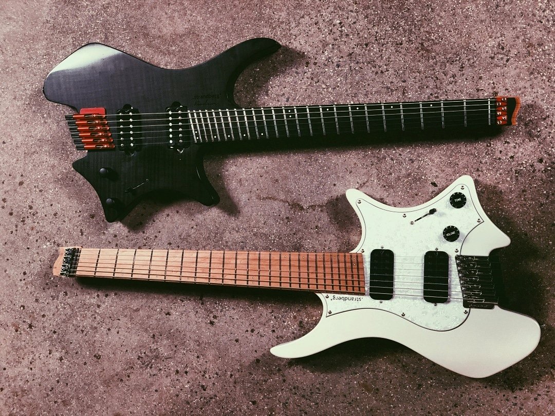 strandbergGuit's tweet photo. Yin/Yang Bergs. ☯️ 📸: IG @jj.powl

#strandbergguitars #headlessguitars #bodencustomshop #7string #bodenclassic7 #guitarcollection #yinyang #goheadless https://t.co/suJRVupzUc