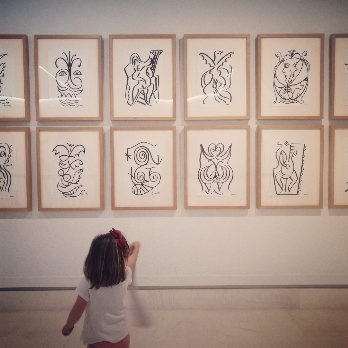 luismrossi's tweet photo. "Qué cara... es eso dios mío de mi arma", Los borrachos (1992)
Primera mirada a Alberti
#museogramers #igerscadiz #museocadiz
@igerscadiz @museodecadiz https://t.co/eSivfGEBls