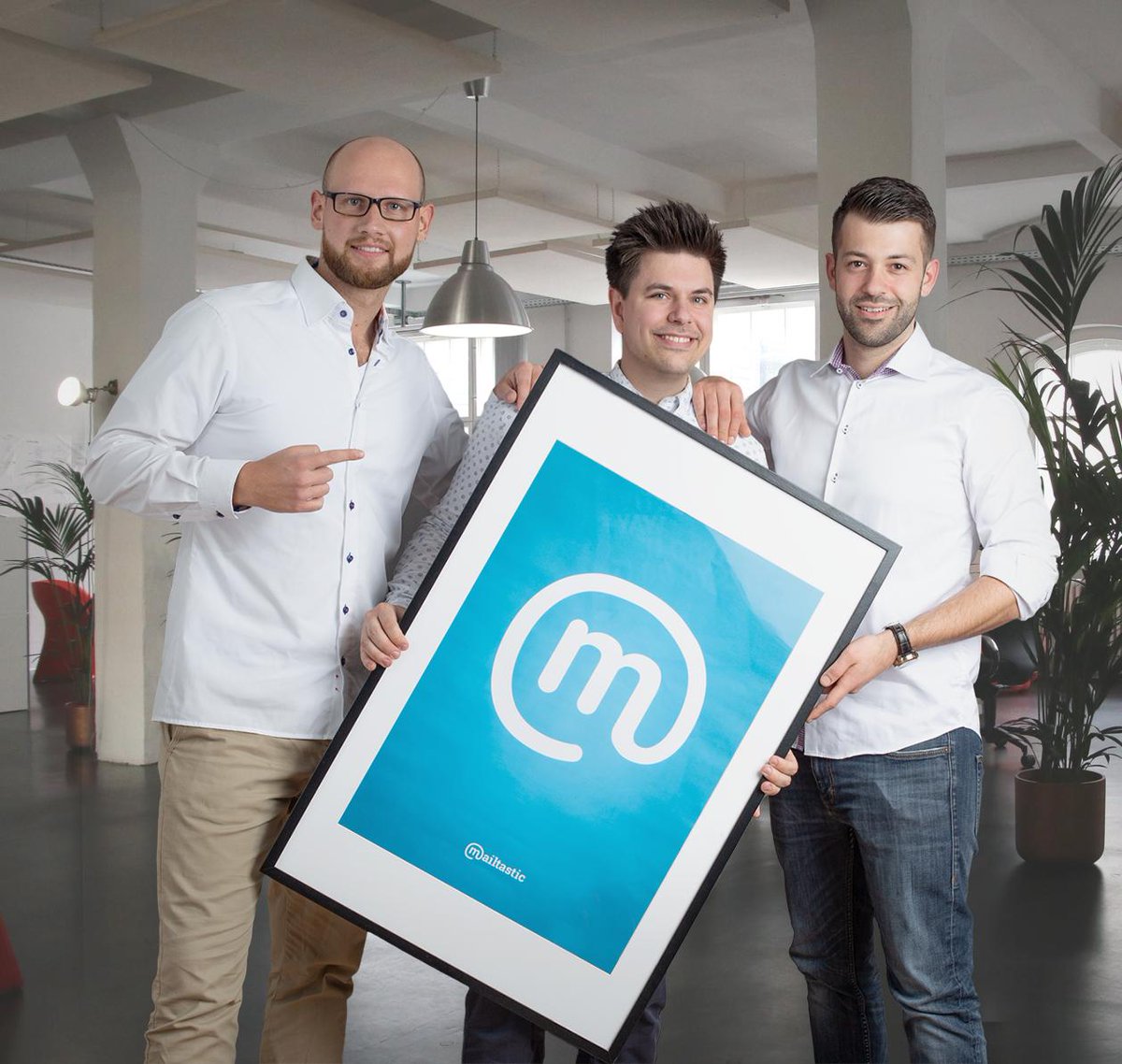 MailtasticApp's tweet photo. #Glücklich schauen unsere drei Gründer auf die Entwicklung von Mailtastic, die im letzten Jahr deutlich Fahrt aufgenommen hat. Und so wird es weitergehen: Wir erwarten für dieses Jahr neue Features, die das Signatur-Marketing neu definieren! https://t.co/37wbHhUGkD