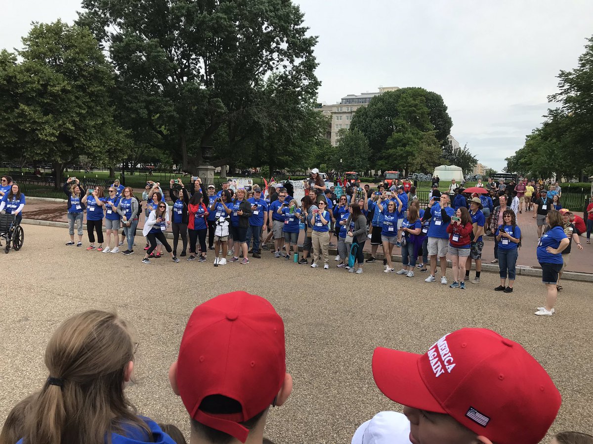 mbailey927's tweet photo. Lots of photos being taken at the White House #ShumateDCtrip2019 #bus2rules https://t.co/tOqP0VdWUe