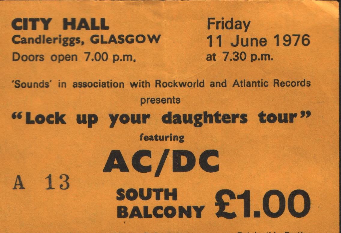 djsteeley's tweet photo. @DJSuperLemon1 The Summer Of ‘76, I was just out my school shorts whilst they still had theirs! 😂 #gigmemory https://t.co/6I6T6i7UZW