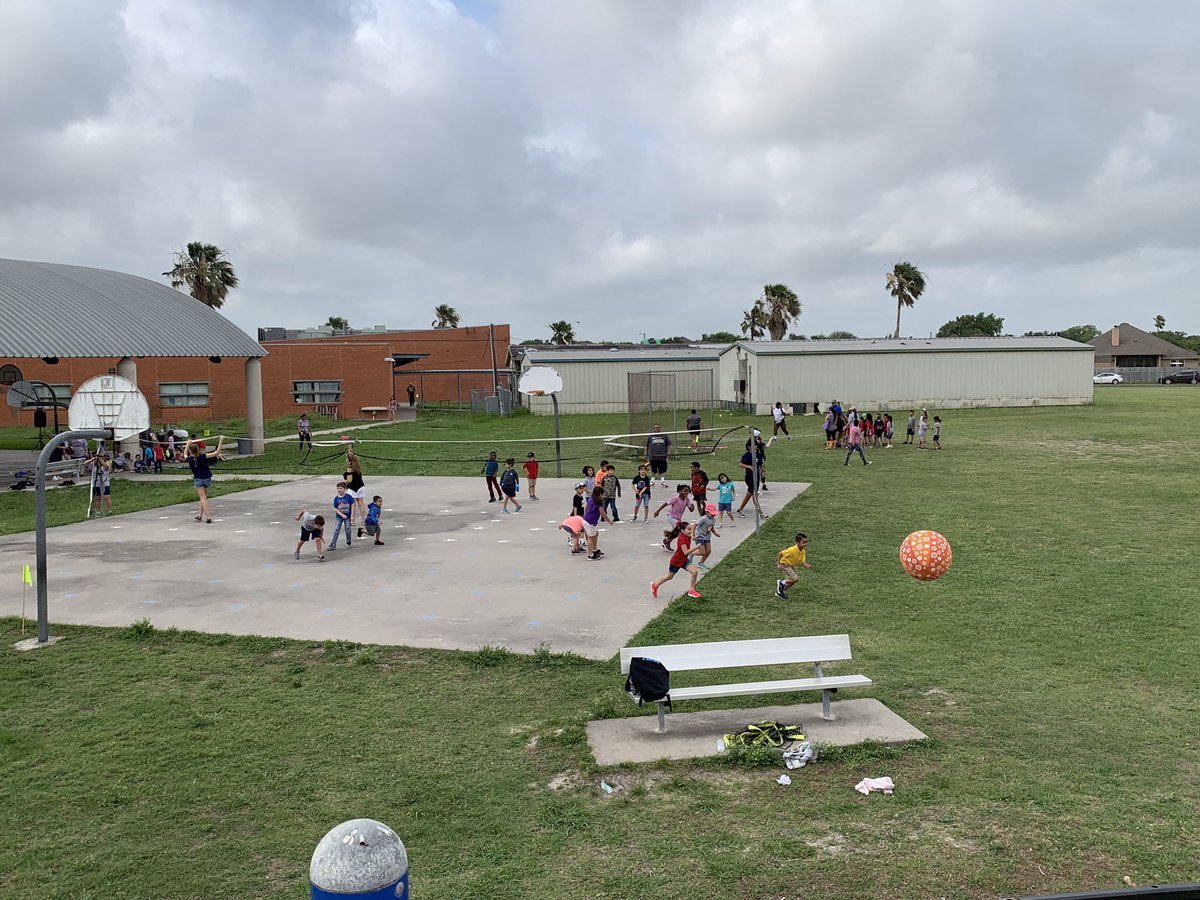 CHSTigerTennis's tweet photo. Tennis athletes helping out at Dawson’s field day!! There is nothing better than giving back to our community!
@CoachRod91 @GoCarrollTigers https://t.co/YWqaSPFuUK