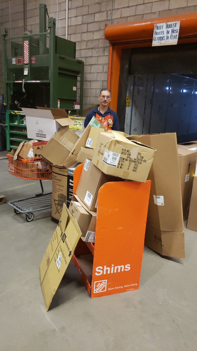 JOEGYAMFI1's tweet photo. Kevin in D.27 representing the awesome Morning Team@4637
#cardboardchallenge# https://t.co/3eN45s0dkP