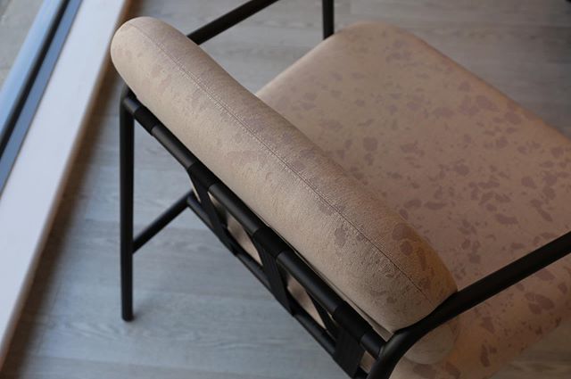 _DavidIrwin's tweet photo. The newly launched Mineral fabric, designed in collaboration with @butefabrics on a @deadgoodltd working girl lounge chair @clerkenwelldesignweek
#clerkenwelldesignweek #CDW19 #davidirwinxbute #strata #mineral #workinggirlcollection https://t.co/H29ss3Qtsv https://t.co/SL7M6pPn6k