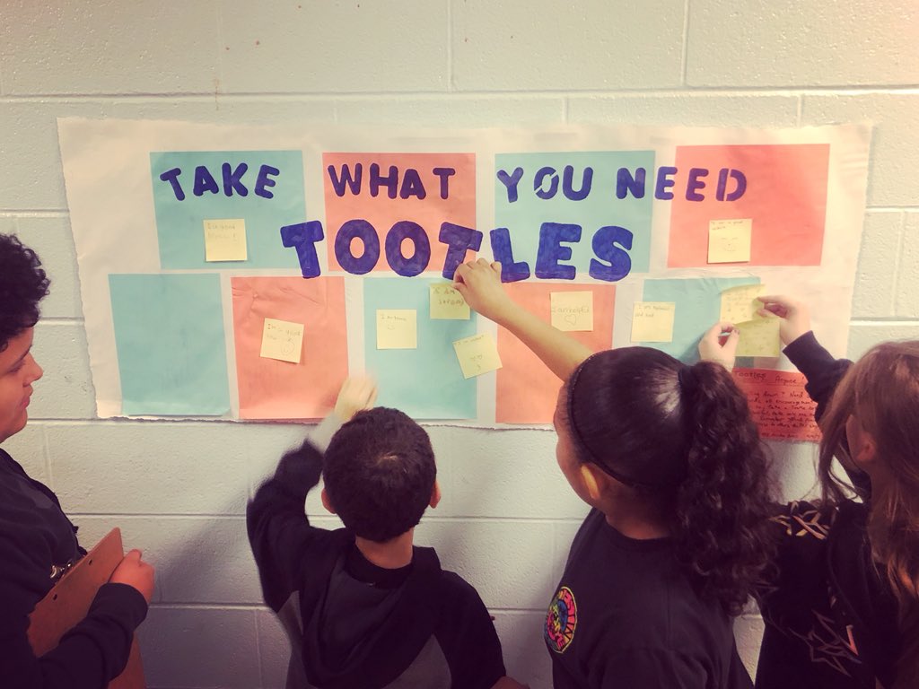 DelawareSCSD's tweet photo. @DelawareSCSD 5th Grade Scholars continue to update their “Take What you Need Tootle Board,” 💜 spreading messages of kindness &amp; love for all to take! 💖 #SCSDCares #SCSDLove 💜 @SyracuseSchools https://t.co/VXMXf2itcO