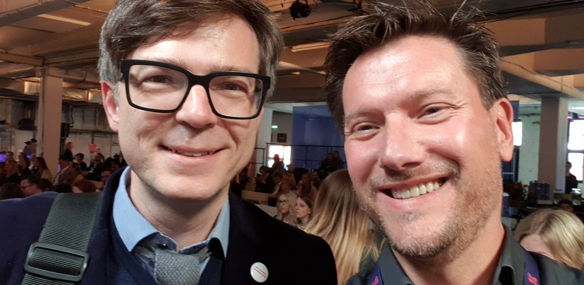recrutainment's tweet photo. #Wissenmachtah #RC19

Jetzt darf ich mich auch zuhause bei meinen Kindern blicken lassen...

@hyperjinx #ralphcaspers https://t.co/0KzYh3vTG1