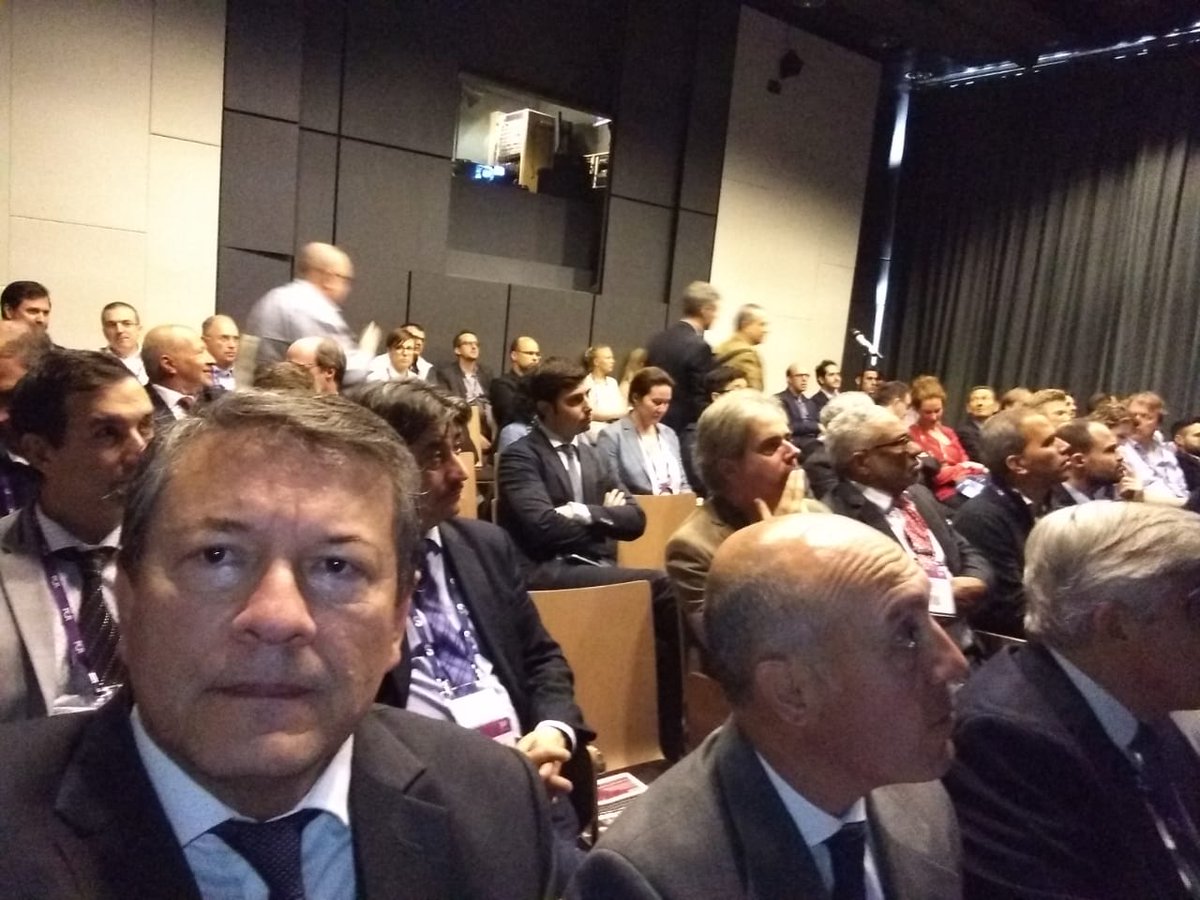 dr_cfp's tweet photo. #CACI session at #EuroPCR #PCI #Coronary #Left Main @CACIarg @EuroInterventio @hemodinamiasac @SACJoven @SAC_54 @CECICath @matiasrg @ESC_Journals @JACCJournals @VladPSax @Heart_BMJ @RevEspCardiol @norabar @angiolJournal @angioplastyorg https://t.co/dQYpVosxdl