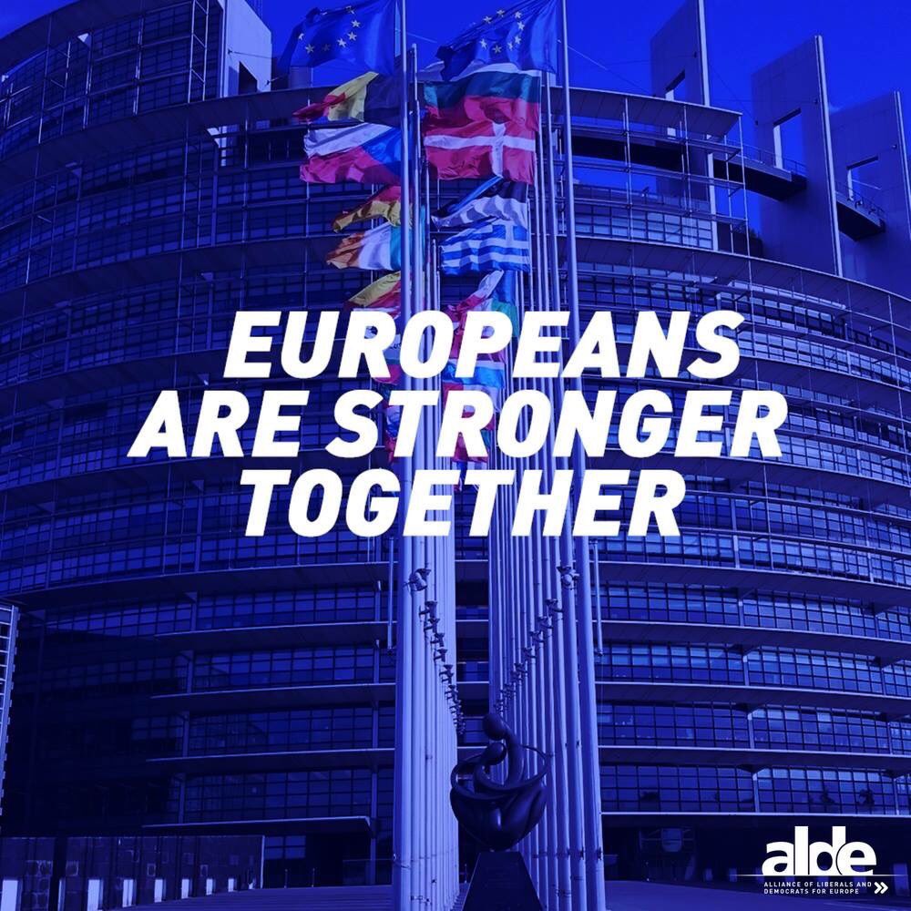 janejane24's tweet photo. @BriansNewHeart @ZenAndHopscotch Good morning from Germany to the great Resisters in the #BlueUSA #strongertogether #Wearmore #FAcismIsHate https://t.co/rhr0nOlEL5
