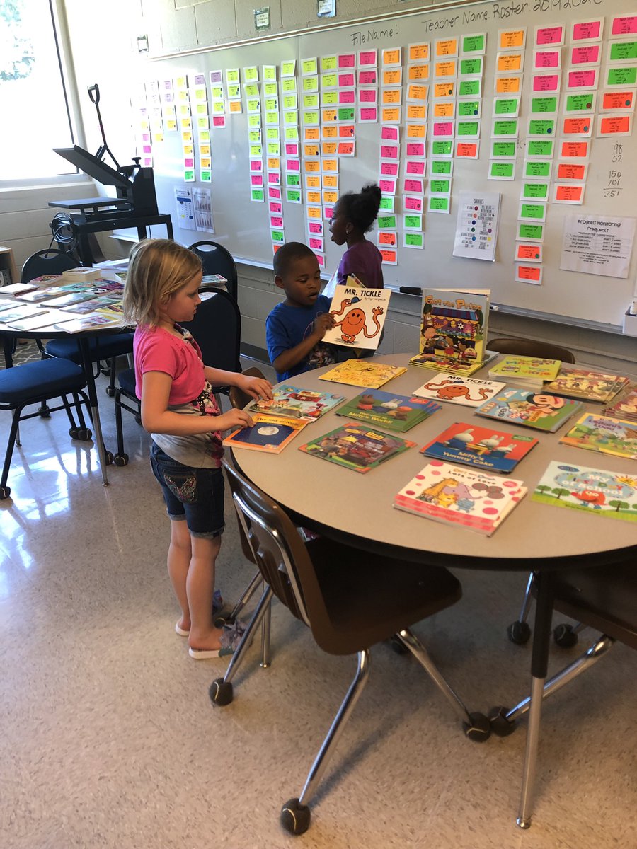 SCfutureminds's tweet photo. Our My First Library tour is at @BramlettBears!📚 “When children are read to at home, they are able to count to 20+, write their own names, &amp; 1/4 are able to recognize all members of the alphabet.” 🙌🏼#summerreading #myfirstlibrary #readingiscool #Bojangles’ https://t.co/L4YKAjowUC