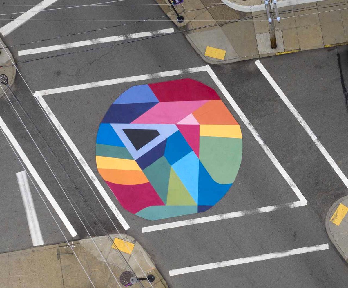 PGHDistrict8's tweet photo. 3/3 Renowned muralist Leonardo Moleiro and his team designed a graphic cubism take on the rainbow flag and used his signature “totems” to promote harmony and celebrate diversity. More on this collaborative project between @erikastrassbrgr &amp; @PLANPGH : https://t.co/Q1g97TWRTb https://t.co/YuCD9ftxu9