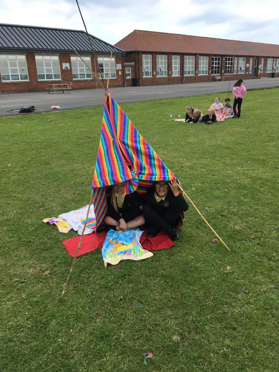 YsgolCC's tweet photo. Fantastic feast and den building!!! Thank you parents of #year4NA and #year4ST for your kind donations! We had a great afternoon. https://t.co/4gSjq6fMM5