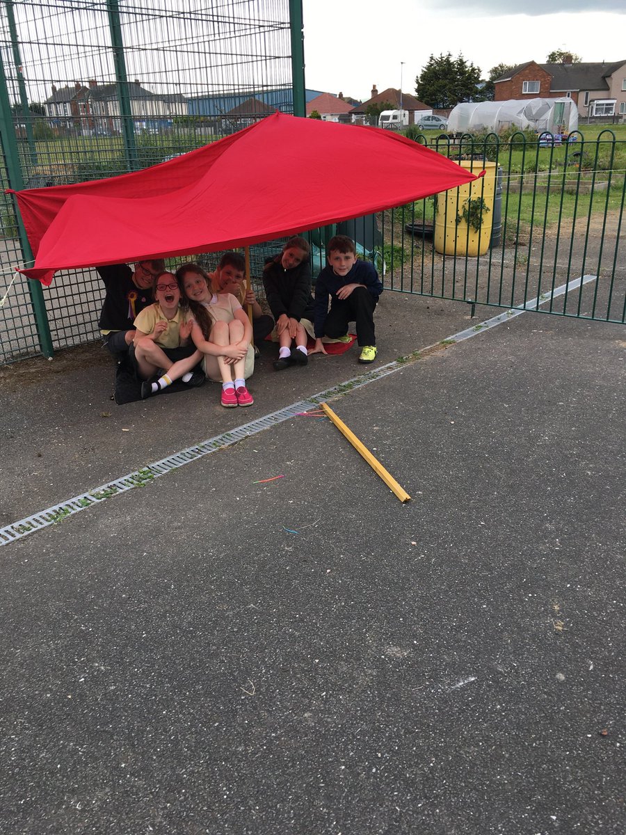 YsgolCC's tweet photo. Fantastic feast and den building!!! Thank you parents of #year4NA and #year4ST for your kind donations! We had a great afternoon. https://t.co/4gSjq6fMM5