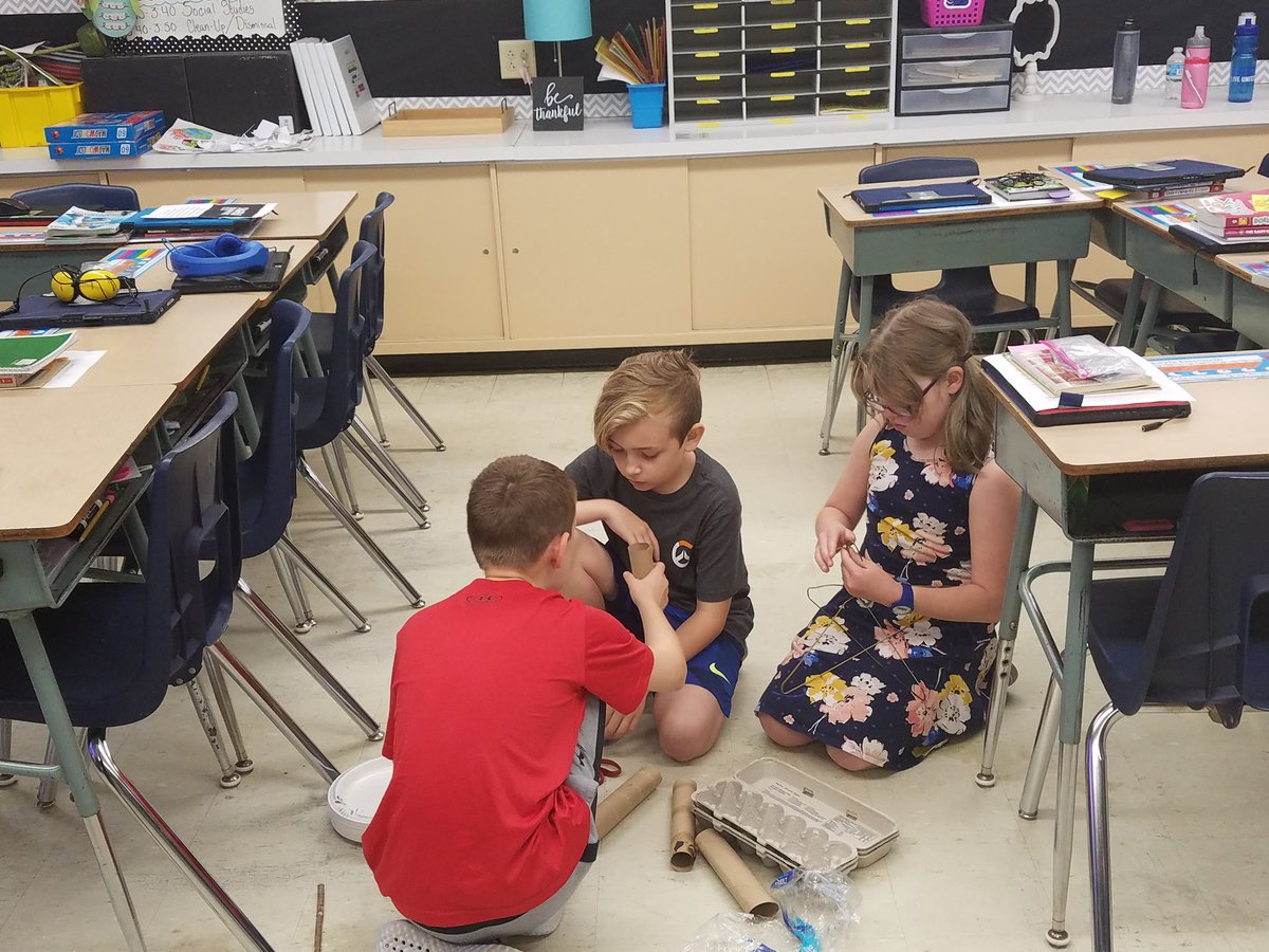 CRCoolidgeElem's tweet photo. Students in Mrs. Russ' 4th grade class practice this week's habit of Thinking Interdependently. #goingthextramile #wearecrcsd #habitsofmind #makerspace https://t.co/zalILua7PH