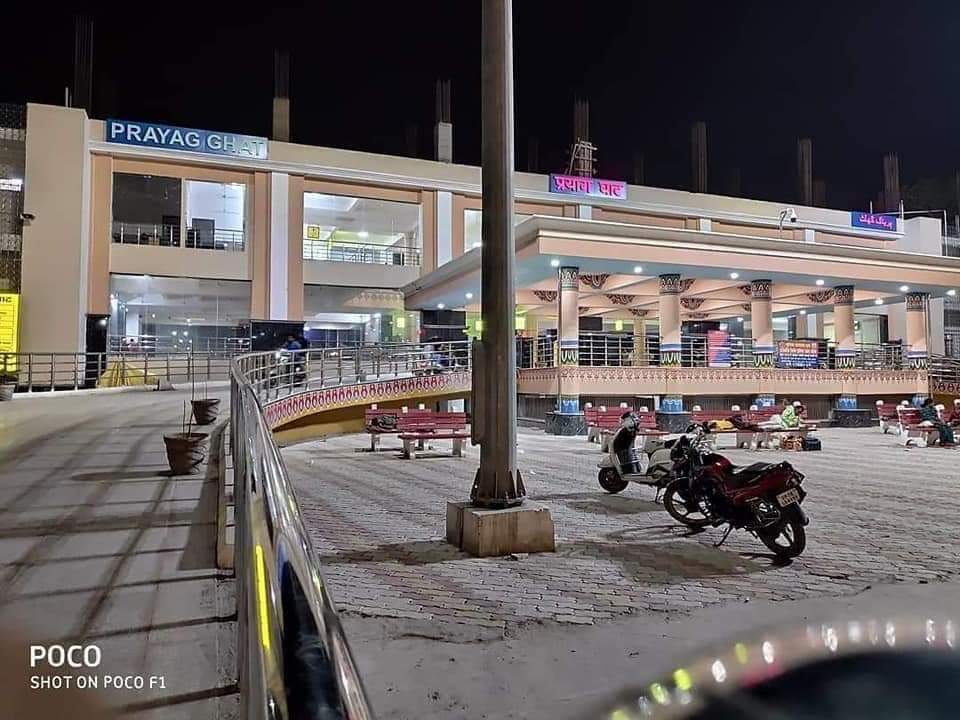 BJPKashiKshetra's tweet image. चौकिये नही

ये वही प्रयागराज स्टेशन है जो गुटके और पान की पीक,बदबू और कूड़े-करकट के ढेर से पटा रहता था

अब यहां कूड़े कूड़ेदान में
साफ सफाई और सुव्यवस्था,चमक दमक और पूरी शान के साथ आपके सामने है

ये ही विकास है जिसके दम पर @narendramodi सत्ता में वापसी कर रहे।

#ModiFor2019