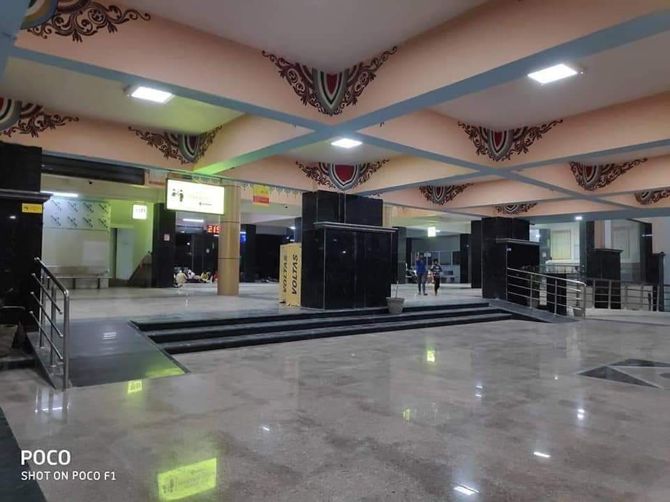 BJPKashiKshetra's tweet image. चौकिये नही

ये वही प्रयागराज स्टेशन है जो गुटके और पान की पीक,बदबू और कूड़े-करकट के ढेर से पटा रहता था

अब यहां कूड़े कूड़ेदान में
साफ सफाई और सुव्यवस्था,चमक दमक और पूरी शान के साथ आपके सामने है

ये ही विकास है जिसके दम पर @narendramodi सत्ता में वापसी कर रहे।

#ModiFor2019