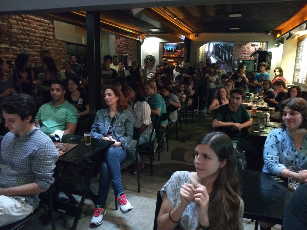 CienciaExplica's tweet photo. Teto Solar/Botafogo encheu pra falar sobre os mistérios da antimatéria 🌫
Hoje tem mais: Arte e Ciência, tudo junto e misturado
#PintRJ #PintBR #Pint19 #PintofScience #DivulgaçãoCientífica https://t.co/vuTHURQIiH