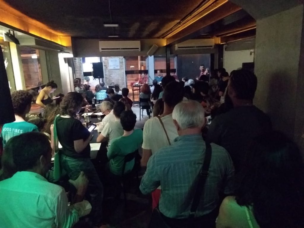 CienciaExplica's tweet photo. Teto Solar/Botafogo encheu pra falar sobre os mistérios da antimatéria 🌫
Hoje tem mais: Arte e Ciência, tudo junto e misturado
#PintRJ #PintBR #Pint19 #PintofScience #DivulgaçãoCientífica https://t.co/vuTHURQIiH