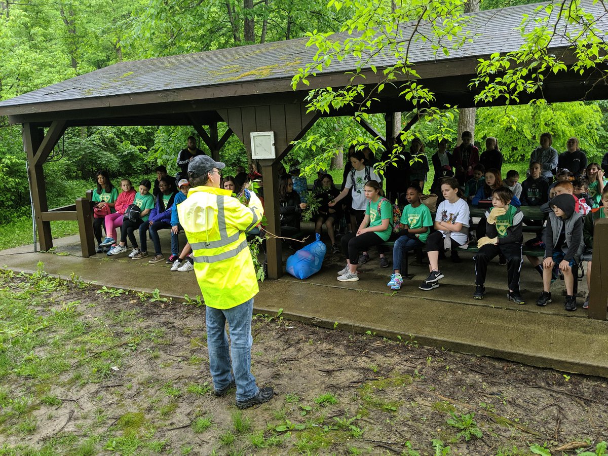 WIS Student Council learning about invasive plant species.  Time to #MakeItHappen with <a href="/myhcpr/">H C P & R</a> @MrMurrayWIS #servicelearning