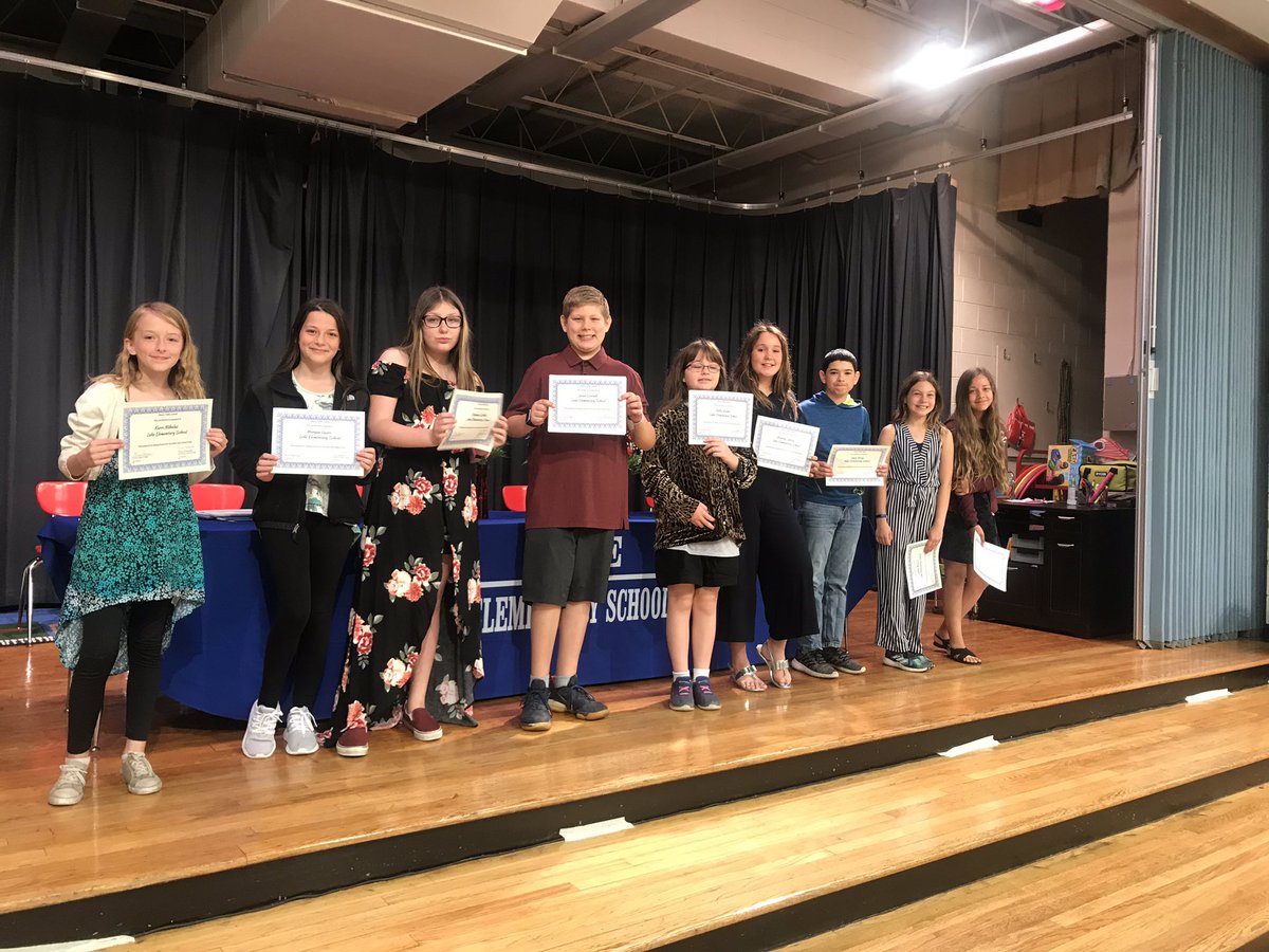 robertsmentor's tweet photo. We are so proud of this year’s Safety Patrolers, we will miss you! @IDzanko #LakeCards #OnceACard #welovesafetypatrol https://t.co/VFj0Q0hvG6