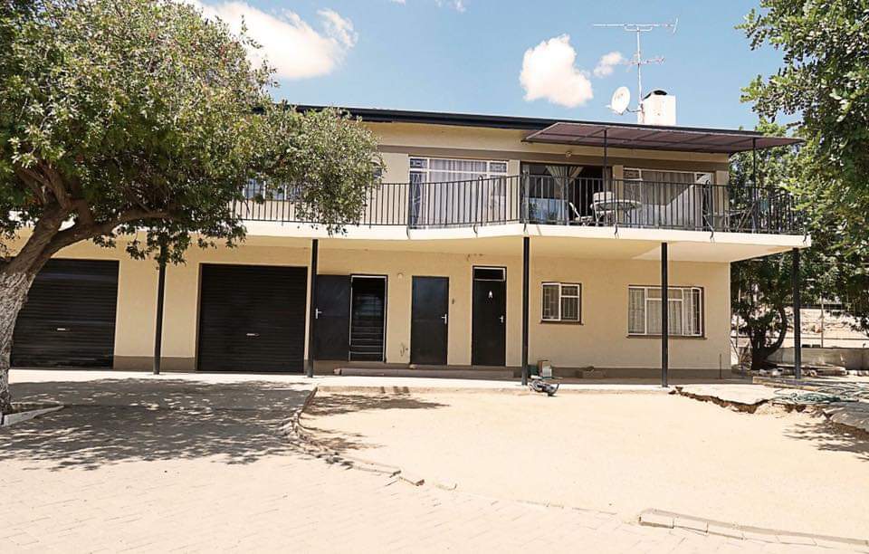 namibia_and's tweet photo. Hochland Park
The house is built on a huge plot measuring 1759sq meters. 
#Upstairs has three (3) bedrooms, the Master bedroom is ensuit with shower, bath tab and toilet; a comoon shower, bath tub and two toilets; a kitchen, dinning area and lounge with a big balcony space. https://t.co/ZL3DreFfH2