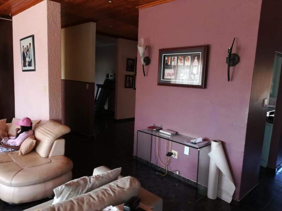 namibia_and's tweet photo. #Downstairs it has two (2) bedrooms, a study room (which could be used as another bedroom), a kitchen, small lounge, bathroom and toilet, a large walk-hrough  safe, double garage that can take four cars, an outside toilet and shower and a swimming pool 
Price N$3 500 000.00 https://t.co/3ZCakTDwNj