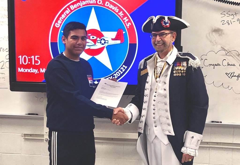 Texas Society of the #SonsOfTheAmericanRevolution recognizes <a href="/AldineISD/">Aldine ISD</a> <a href="/davishs_falcons/">Anthony Watkins</a> #JROTC Cadet Eric Morales with an award. Congrats! - bit.ly/2WerXcJ