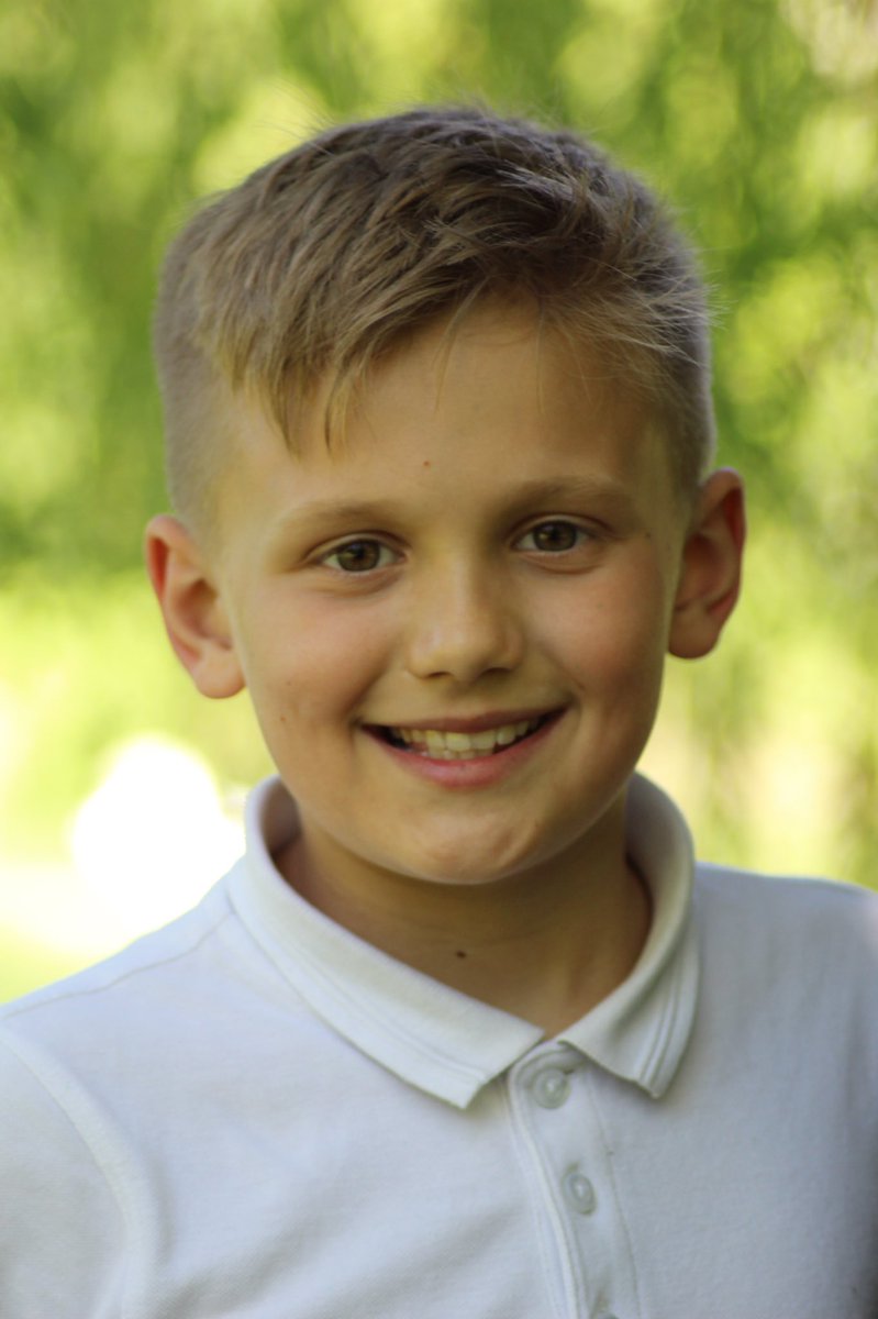 ShannonCansfie1's tweet photo. Tried out my new reflector for these pictures, I love the way you can really see the colour in their eyes👀👀💚
#portrait #childrensportrait #nature #greeneyes #browneyes #reflector #photograghy https://t.co/VYtlGeeBqo
