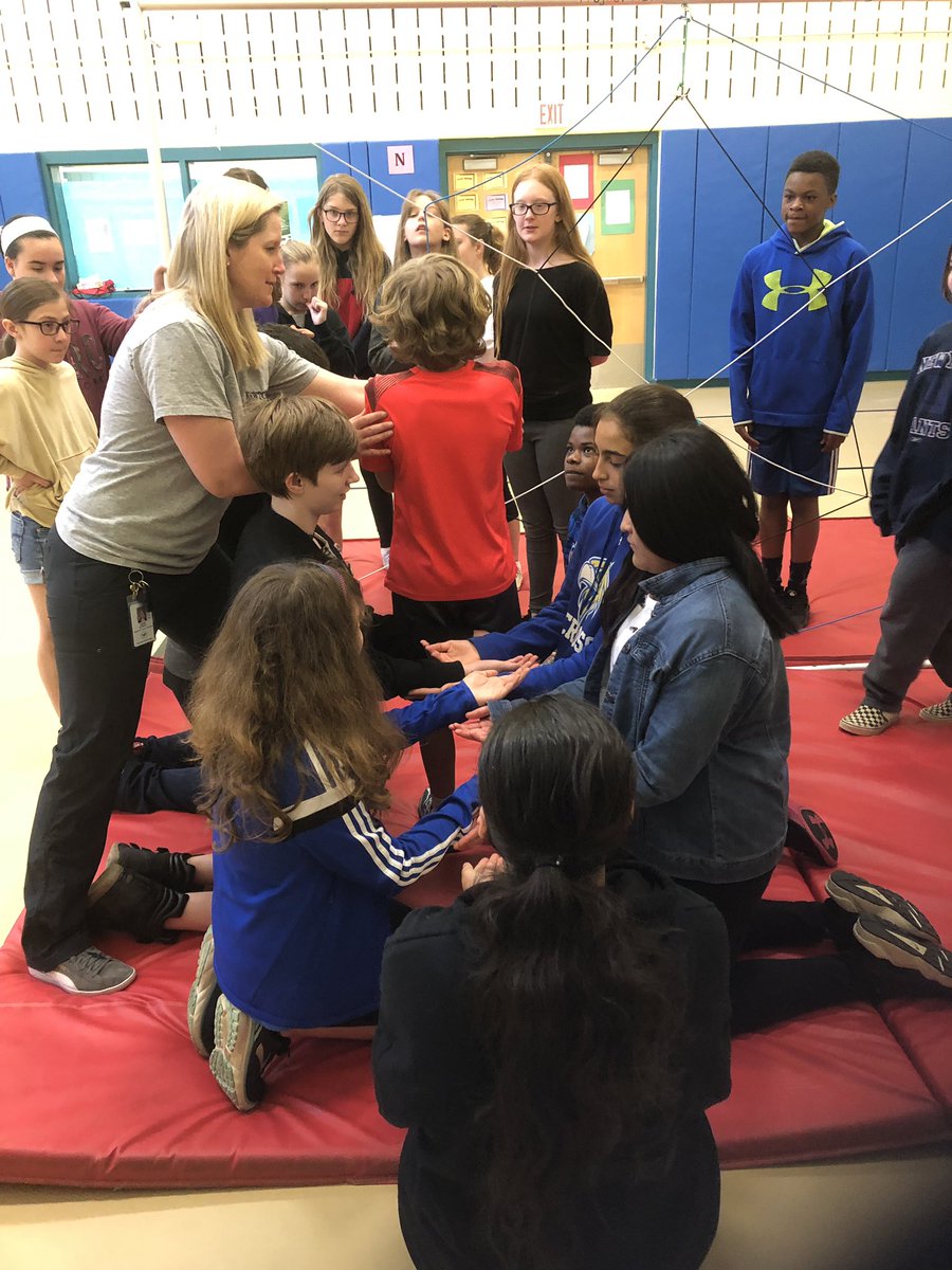 AnneUberti's tweet photo. Ultimate teamwork in action! #projectadventure #reedintermediate https://t.co/cG1jtjN4tv