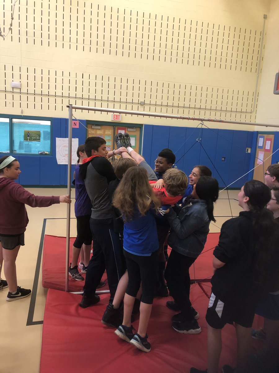 AnneUberti's tweet photo. Ultimate teamwork in action! #projectadventure #reedintermediate https://t.co/cG1jtjN4tv