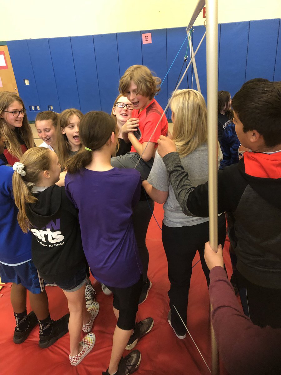 AnneUberti's tweet photo. Ultimate teamwork in action! #projectadventure #reedintermediate https://t.co/cG1jtjN4tv