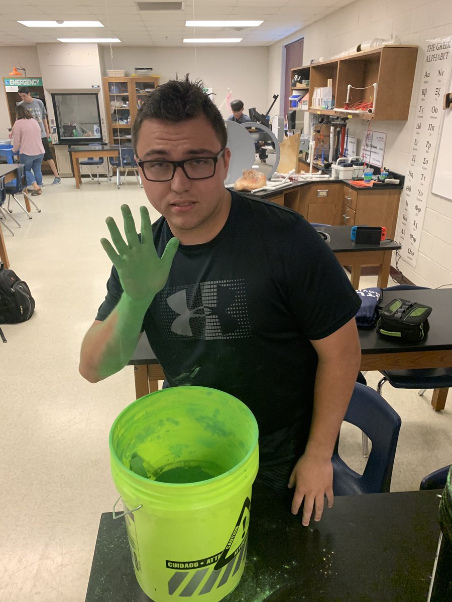 MHS_co2019's tweet photo. 💖🧡💛💚💙💜 Are you coming to the COLOR WAR at Sunset tonight? It will be EPIC! 💜💙💚💛🧡💖 Check out the colorful powder some lucky seniors just finished mixing up!  💖🧡💛💚💙💜 https://t.co/vltMc8CU2K