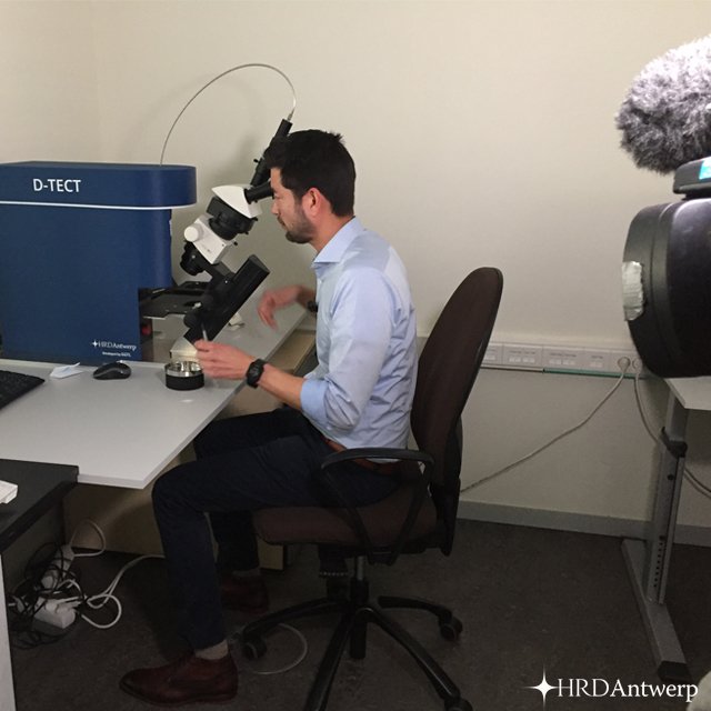 HRDAntwerp's tweet photo. Today, we had the honour of welcoming #French24 TV crew to our lab. This tour emphasises the importance of #diamond #certification, especially when it comes to detecting #laboratory-grown diamonds. To this end, the crew received a demo of the D-TECT.
https://t.co/QuNbKHzTzJ https://t.co/4Sos61WluO