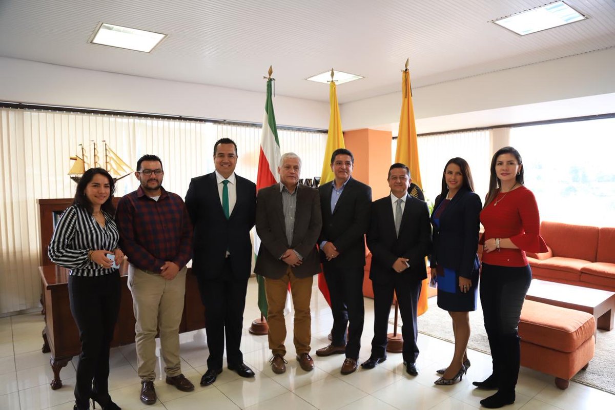 Firmamos convenio con <a href="/LaRegionCentral/">RAP-E Región Central</a> y la @universidaduptc para ejecutar topografías en etapa final de nuestro programa de saneamiento de tierras, que beneficiará más de 150 predios de nuestros campesinos y nos permitirá erradicar pobreza extrema. ¡Gracias por estas alianzas!