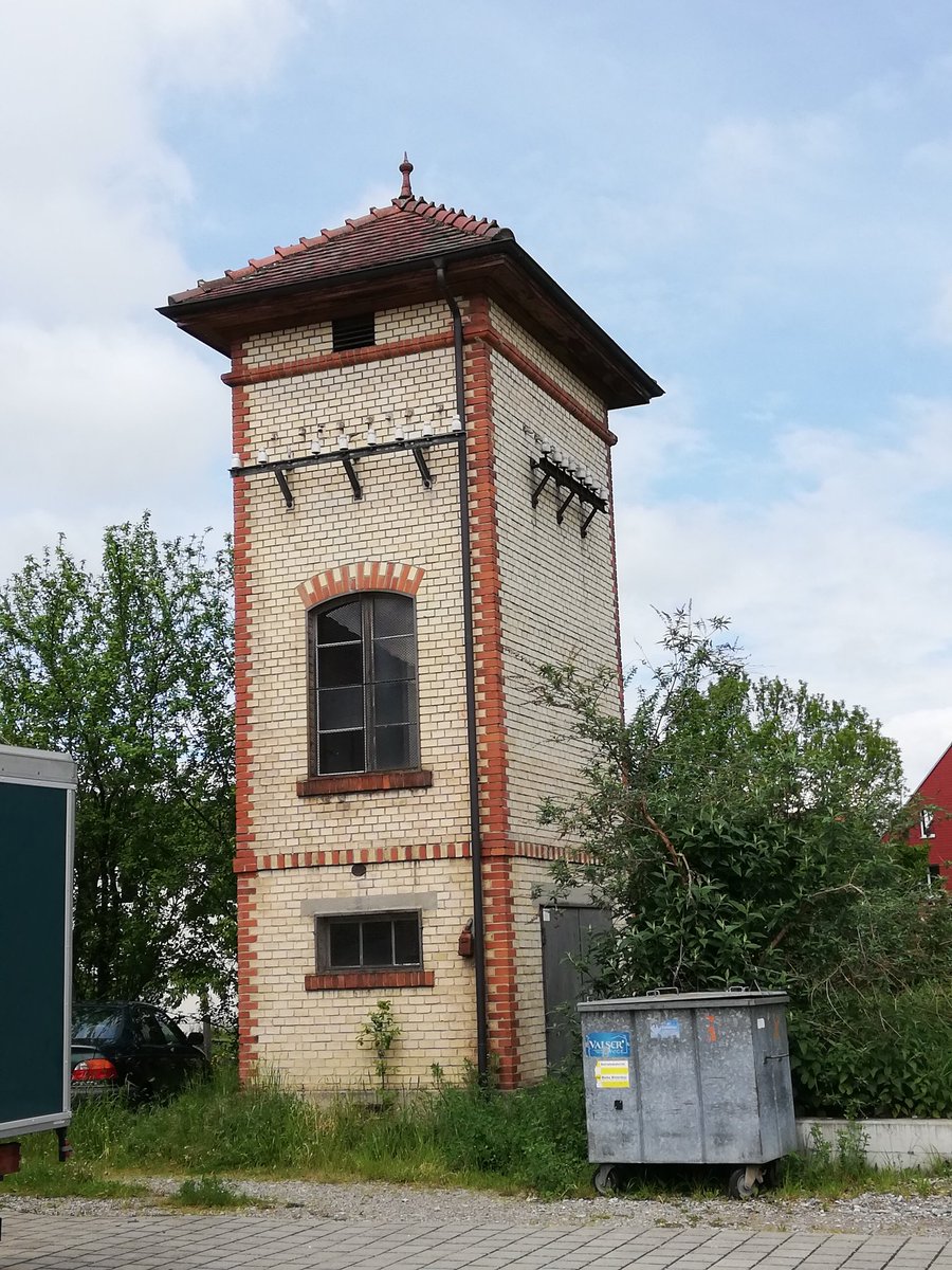 PhilippZwyssig's tweet photo. Profane #Baukultur: Transformatorenhäuschen in #Hegi #Oberwinterthur https://t.co/c9A0KEDgvc