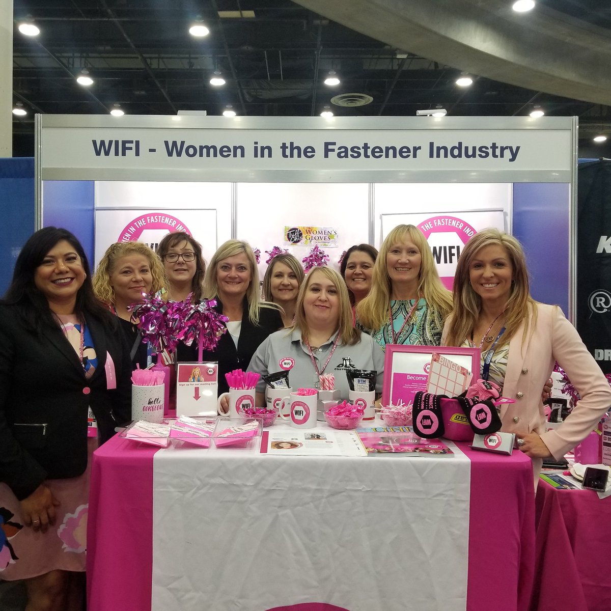 fastenerwomen's tweet photo. The ringing of the bell at the first day of the show. Already a packed house at 10am. Welcome to #FFUSA! #Fasteners #FastenerWoman #WIFISisters #WIFIStrong #WIFI #Pinklanyard https://t.co/lKlfiOk0Ij