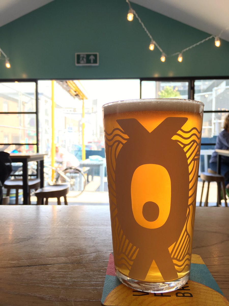 JohnWoodgate7's tweet image. Vic Secret is a secret no more! Smashing collab with @LaineBrewCo  and @HollerBrewery robust yet super refreshing brew. Lemons, oranges, slight kiwi flavours. A winner, fresh on @HollerTap #drinkgoodbeer #brightonbeer #aussiehops