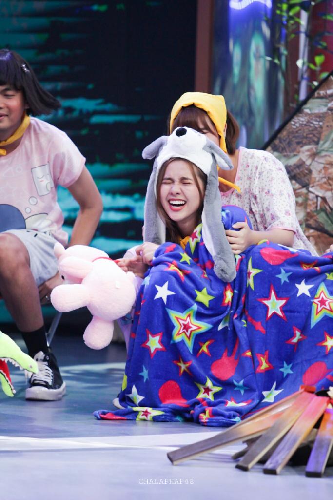 chalaphap48's tweet image. ถ้าอยากรู้ว่าคุณหมีขำอะไร อย่าลืมติดตามชมรายการ “ยุทธการขยับเหงือก” เทปของน้องๆ BNK48 ออกอากาศ วันที่ 16 มิ.ย. 2562 เวลา 14.45 น. ทางช่อง One 31  #NamneungBNK48 #BNK48 #ยุทธการขยับเหงือก #ช่องONE31