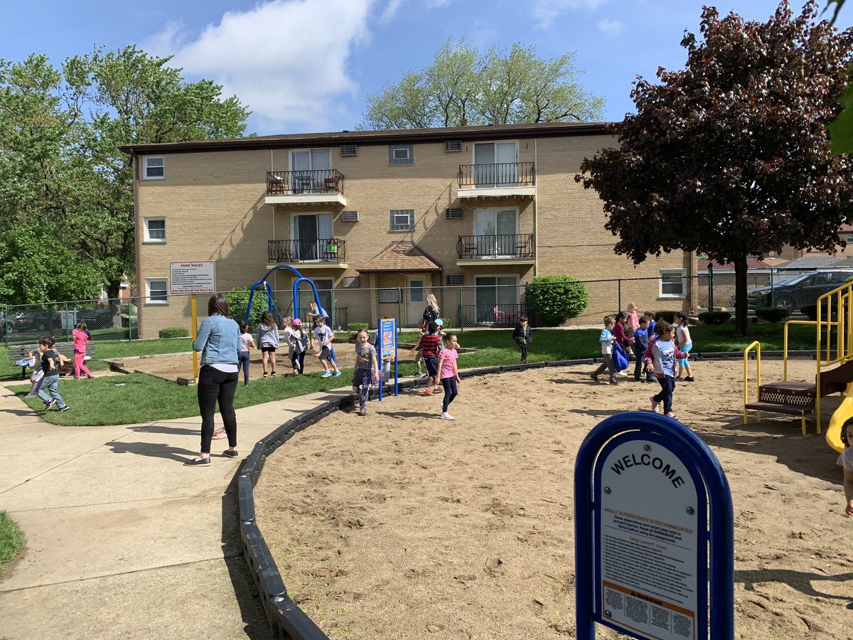 ew401_panthers's tweet photo. 1st grade students enjoying some sun at the yellow park! @ew401_panthers Well deserved time for play for students and teachers #amazingfirstgradeteam. https://t.co/olxFROJYhN