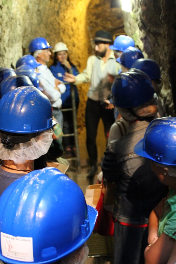 TurismoBur's tweet image. Este fin de semana, con motivo de la #NocheBlanca, @teatro_ronco volverá a dar vida al General Centeno en el @castillo_burgos y nosotras estaremos allí para contaros los secretos que esconde.. 
¿Preparados?
Entrada con invitación . Más info en /www.lanocheblancadeburgos.es