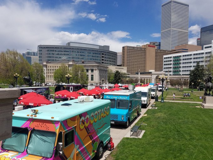 WestwordStreet : RT CivicCenterPark: This colorful convoy will be waiting for you today at Civic Center EATS! Grab some food truck deliciousness, enjoy it in the park or take it to-go - we've got your lunch plans covered! 11 am - 2pm #CivicCenterEATS… twitter.com/WestwordStreet…)