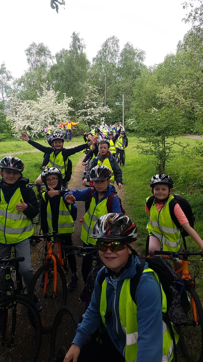 dannybike's tweet photo. well done to @CloberPrimary primary 6 who cycled all the way to the erskine bridge. Well done to all the children  and thanks to @iBikeVols Elaine and Jane. @EDCouncil @SustransScot https://t.co/ziagngERYg