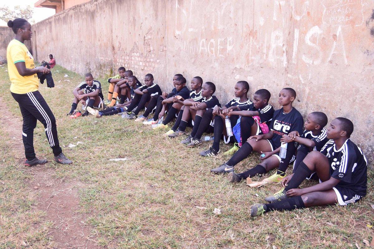 SsenindeFound's tweet photo. @SsenindeFound we believe that girls can do better, if they're not afraid to speak up, always be who you are and by believing in themselves  they can do unbelievable things. @jeansseninde @kayangella @SWDFC1
#swdfc4 #WomenFootball
#CreatingForWomen https://t.co/boOoZPMcYX