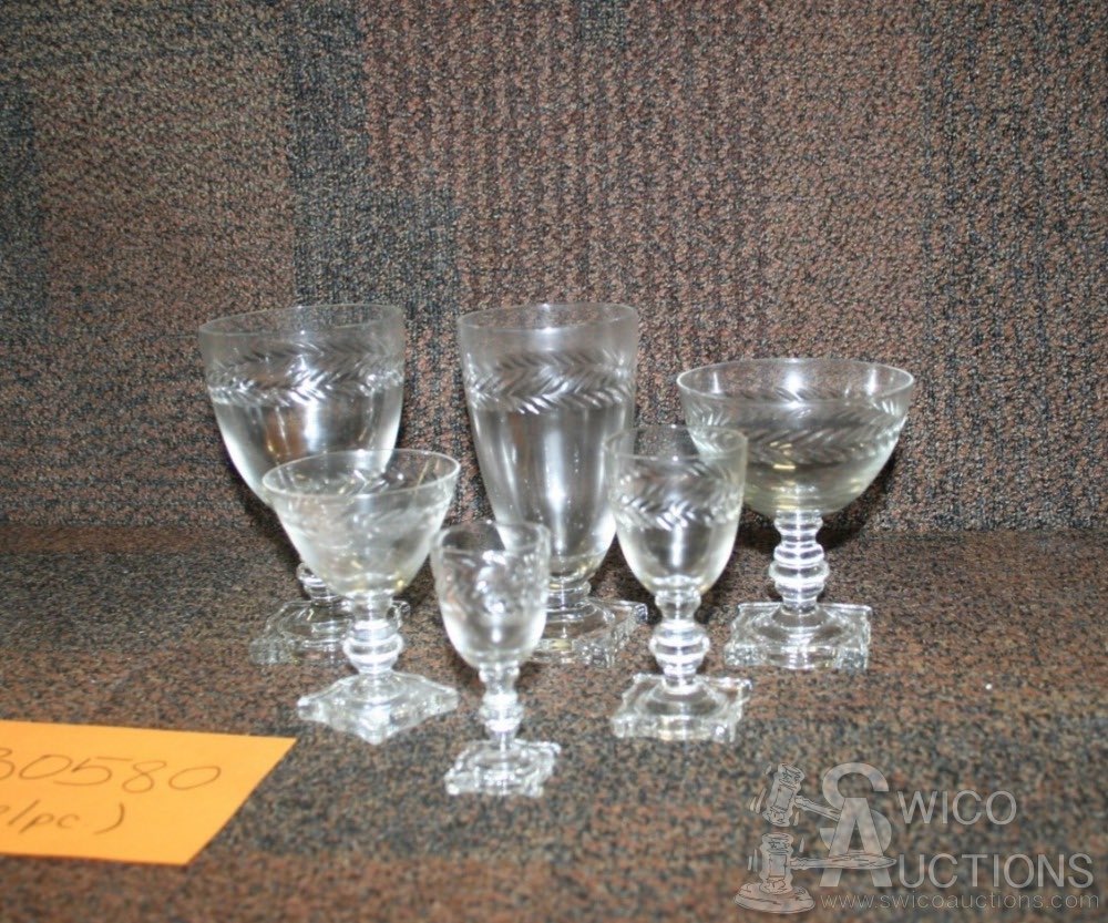 UTSurplus's tweet photo. This BEAUTIFUL 61 pc Crystal drink ware set has a current high bid of only $10! Bidding ends today at 1pm! 
➡️ https://t.co/vR15QkvjxM 
#Crystal #Vintage #SurplusAuctions https://t.co/Edraqx0gPZ