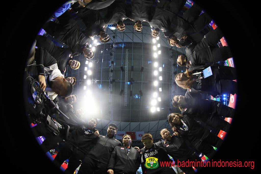 Tugas belum selesai
Perjalanan masih panjang
Sekarang saatnya pulang
Evaluasi dan recovery fokusnya.

Untuk semua
Terima kasih dukungannya
Tetap doakan Indonesia
Bawa pulang piala.

#SudirmanCup2019