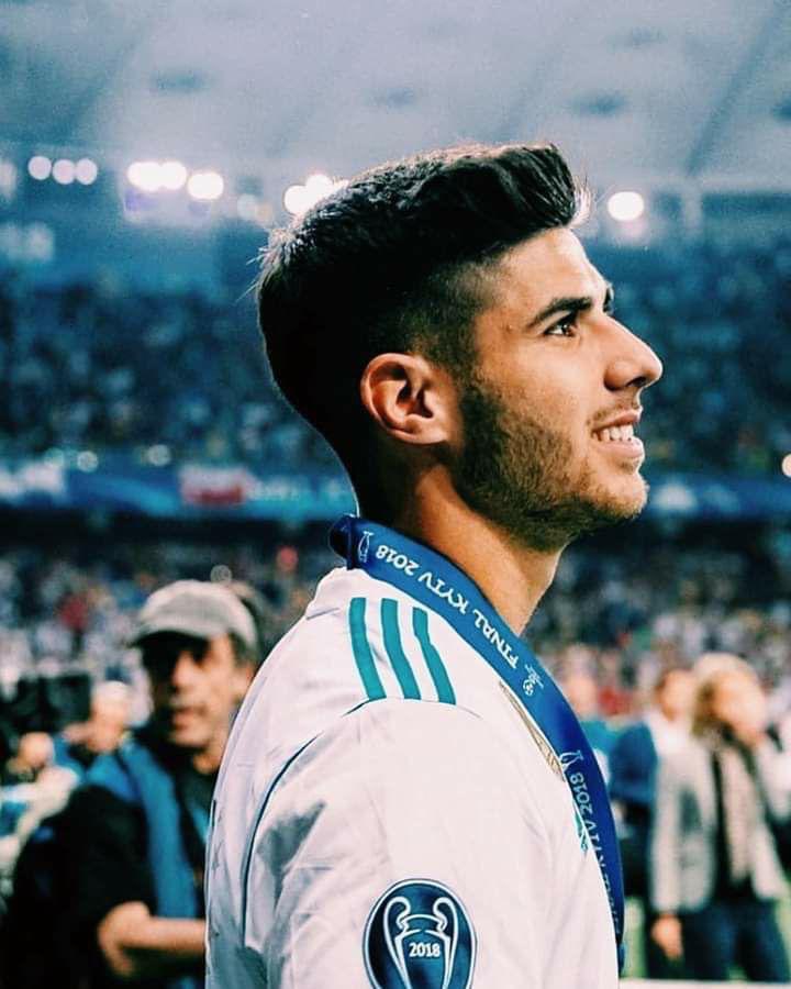 marcoasensio10's tweet photo. Acabó una temporada complicada y llena de dificultades, lejos del nivel que esta afición se merece. Pero nos levantaremos, mejoraremos, y daremos todo para que la próxima temporada los madridistas vuelvan a disfrutar con el equipo, y así corresponder a su apoyo incondicional... https://t.co/UsqDITldTN