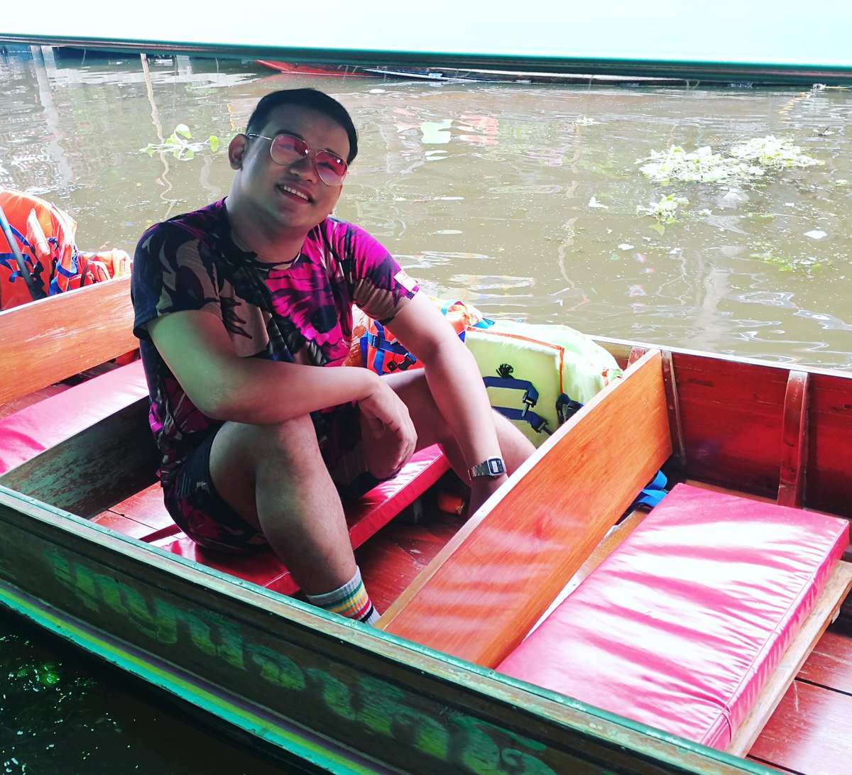 topsyholic's tweet photo. Thailand's Awsome Floating Market
#exploringthailand #bangkokadventure #floatingmarket #assistedsocial #flywithairasia #airasia #travel #travelholic #explorer #wanderer #thailand #bangkok https://t.co/KnqtvSFYbI