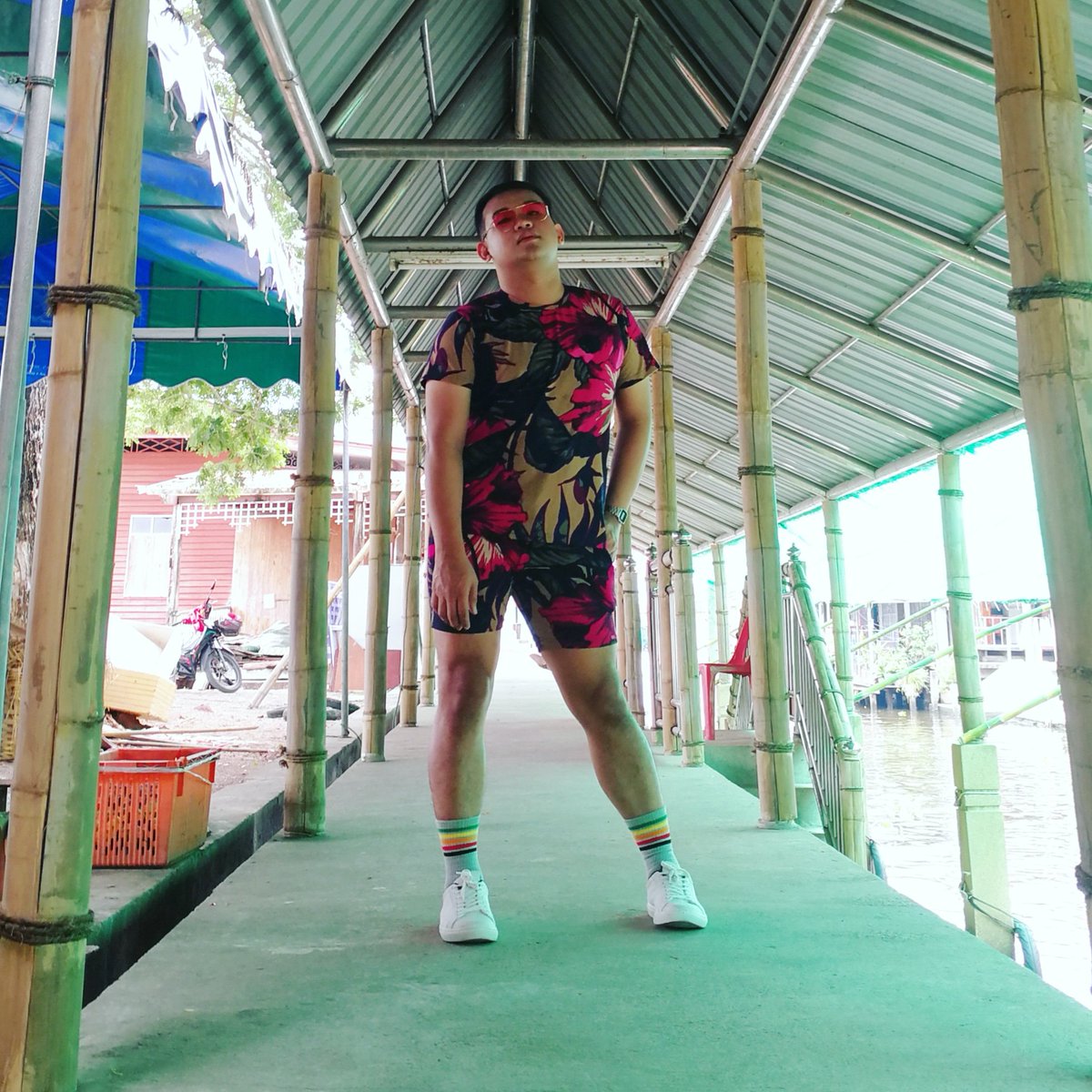 topsyholic's tweet photo. Thailand's Awsome Floating Market
#exploringthailand #bangkokadventure #floatingmarket #assistedsocial #flywithairasia #airasia #travel #travelholic #explorer #wanderer #thailand #bangkok https://t.co/KnqtvSFYbI