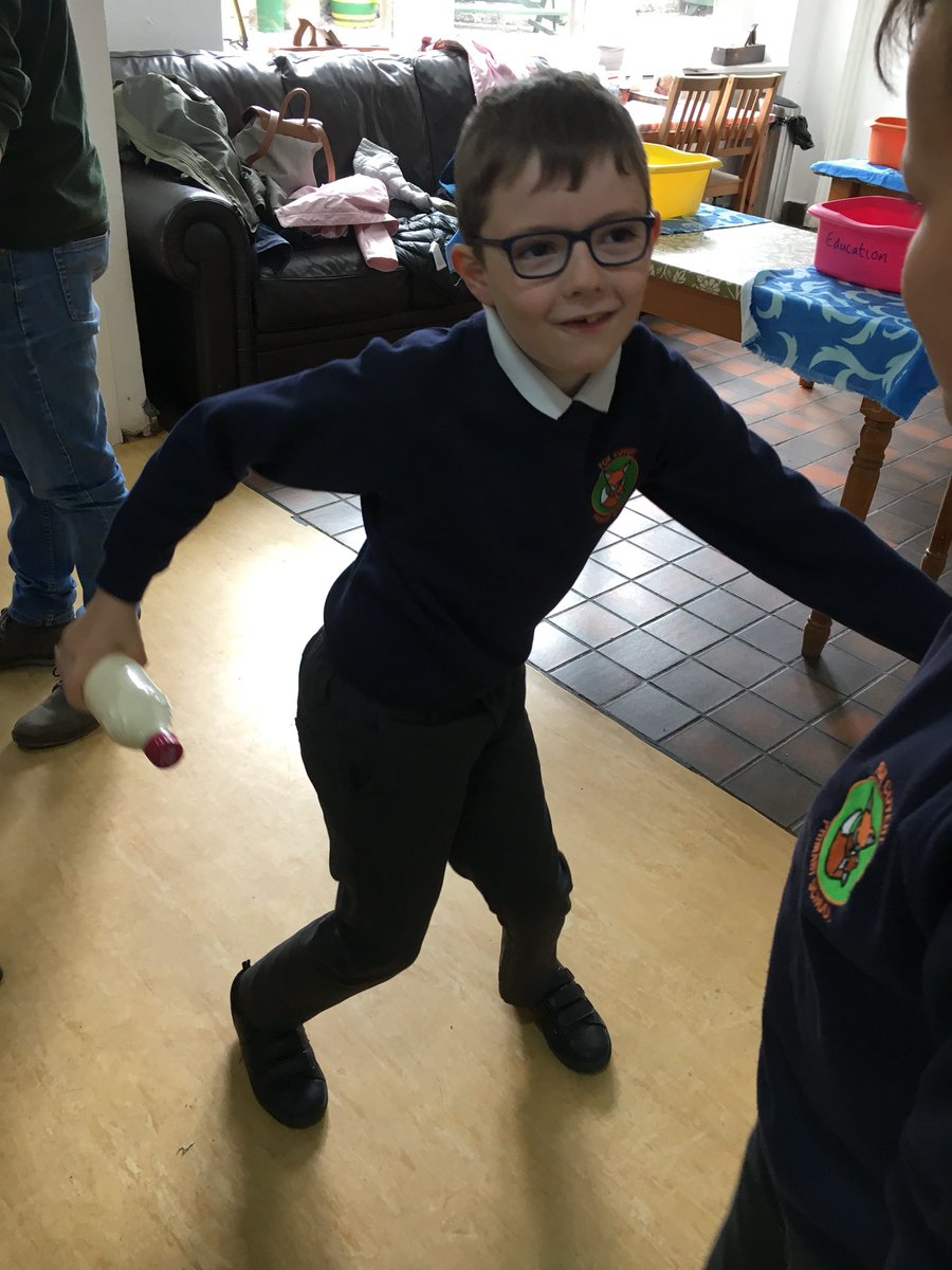 FoxCovertPS's tweet image. Shake shake shaking that cream to make some butter at @GorgieCityFarm