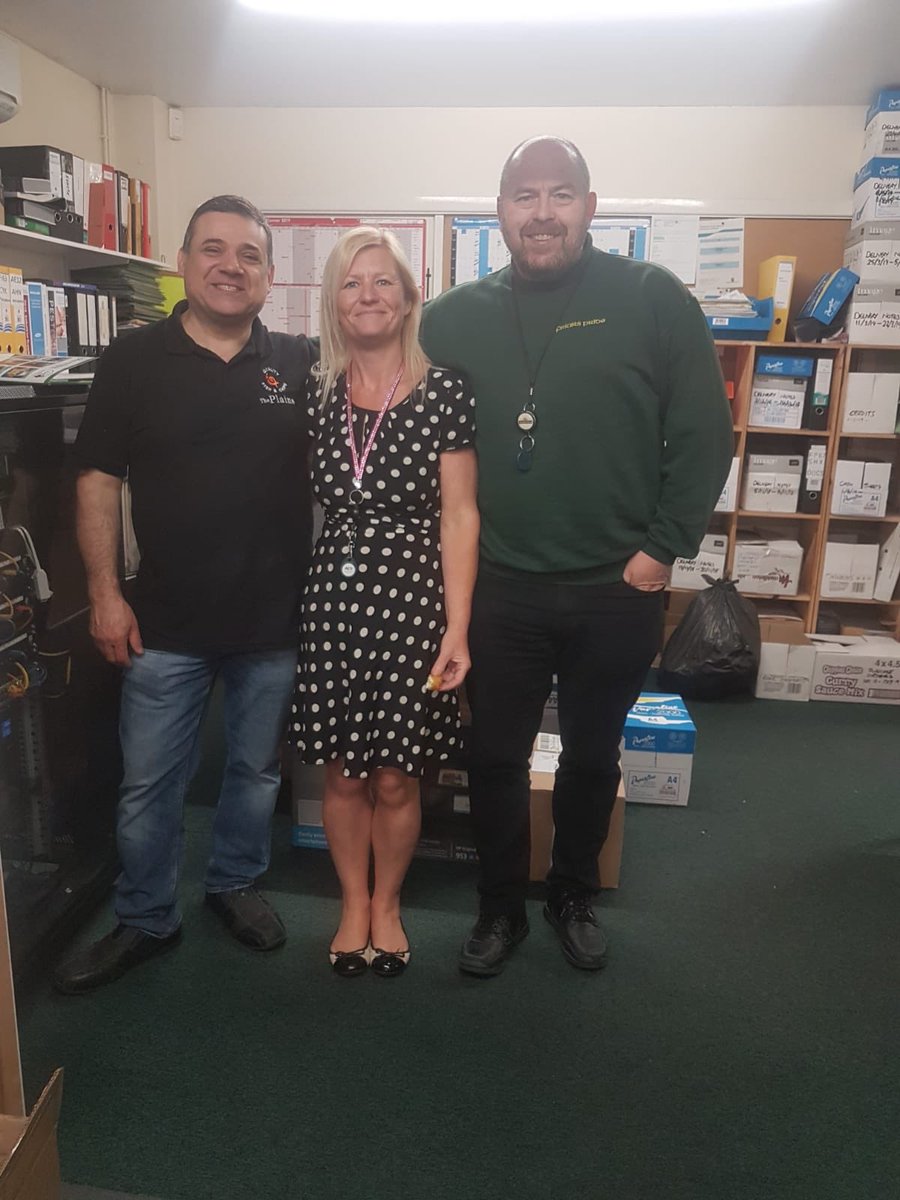 MiddletonFrying's tweet photo. Thanks to everyone at @FriarsPride #Nottingham really good to see you all and thanks to @PlainsFishBar for providing the food. We are glad you liked the #FishandChips 👍🏻 #Middletons #NationalFishandChipDay #BuildUp #SmoothandSpicy #BetterBatter #SpreadingTheLove #MarketLeaders https://t.co/h1n4c15Z29